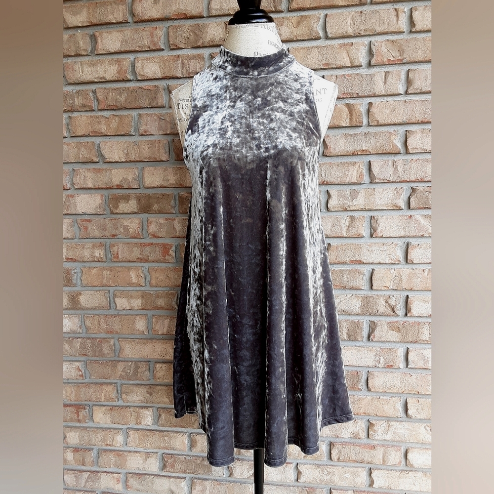 Audrey 3+1 Gray Velvet Sleeveless Holiday Party Dress.